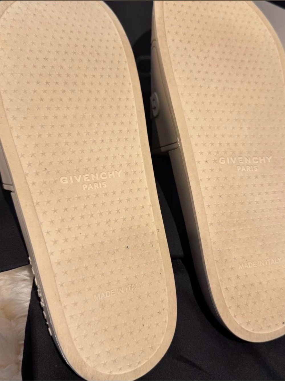 Givenchy Cream Logo Slide Sandals
Box included - Picture 2 of 3